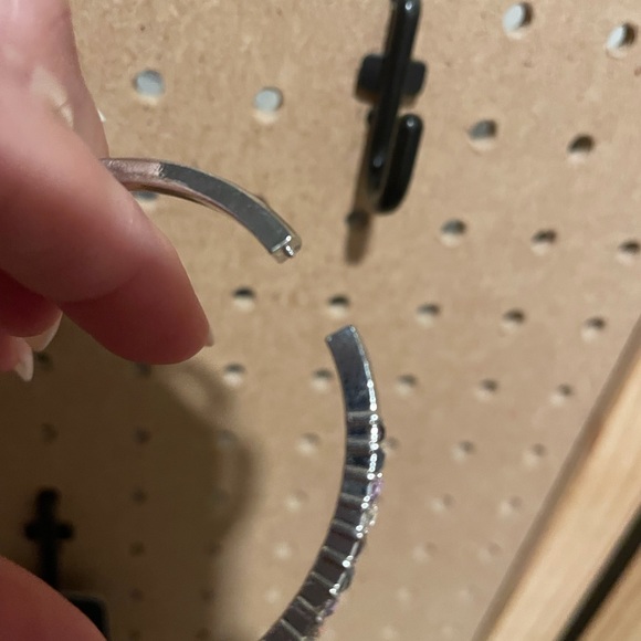 Slim silver hinge bangle with multiple baguettes in blues and silvers. - Picture 4 of 4